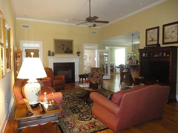 3rd image of 399 Madison Park Dr