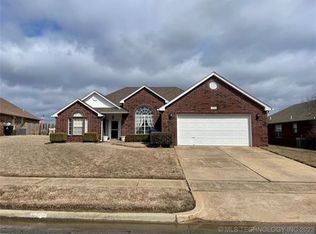 1209 S 36th St, Broken Arrow, OK 74014