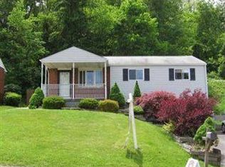 911 Colonial Manor Rd, Irwin, PA 15642