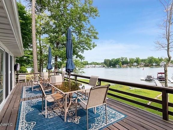 3rd image of 31295 Hemlock Island Dr
