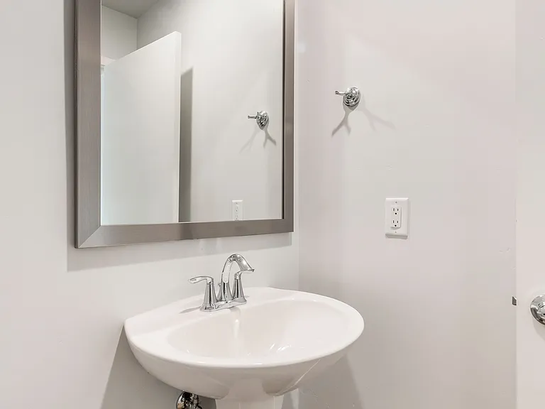 1645 E Cheery Lynn Rd #6 — Photo 19