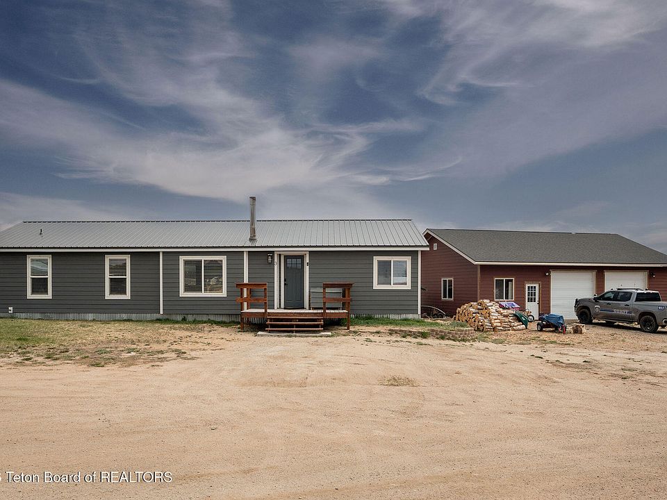 1st image of 3 Longbow Ln