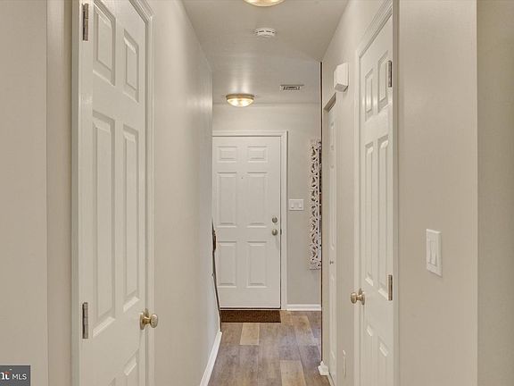 5th image of 1487 Olde Oak Ct