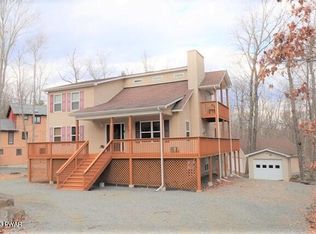 141 Maple Leaf Rd, Lackawaxen, PA 18435