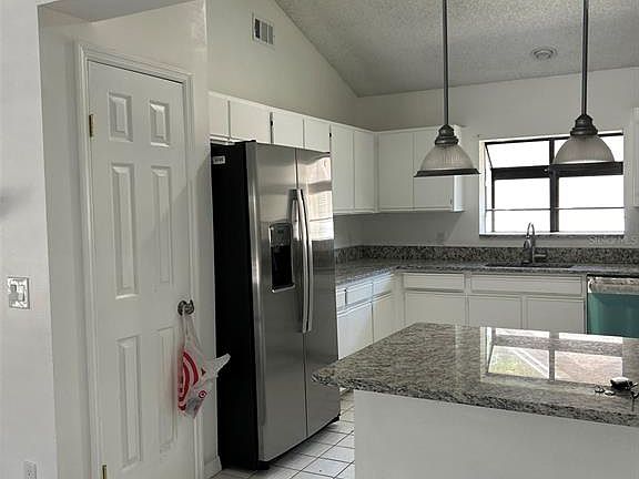 3rd image of 5106 Stonehurst Rd