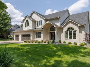 15035 Woodcrest Dr, Clive, IA 50325