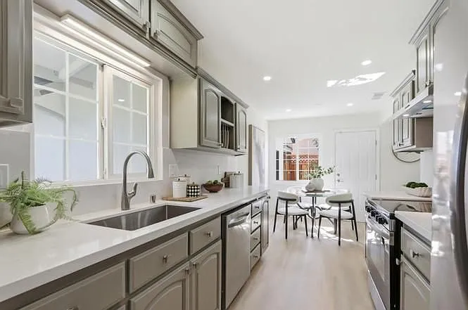 1091 W Latimer Ave — Photo 7