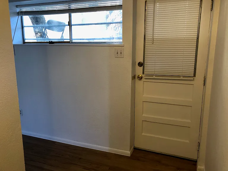Updated 2 Bed / 1 Bath w/ Large, Flexible Floor Plan — Photo 24