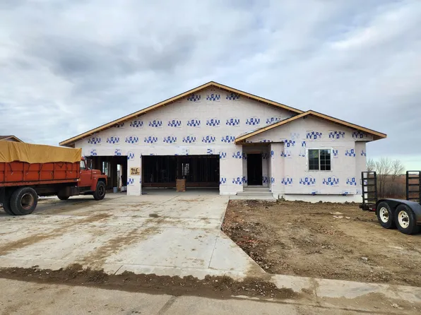 905 Surrey Ave, Surrey, ND 58785