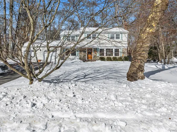 7 Flamingo Drive, Smithtown, NY 11787