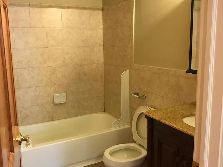 2028 Fairmount Ave #2R — Photo 4