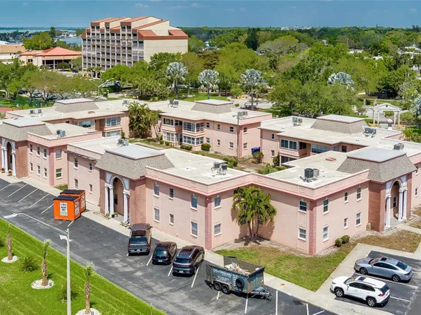 7001 Place De La Paix APT 2A, South Pasadena, FL 33707