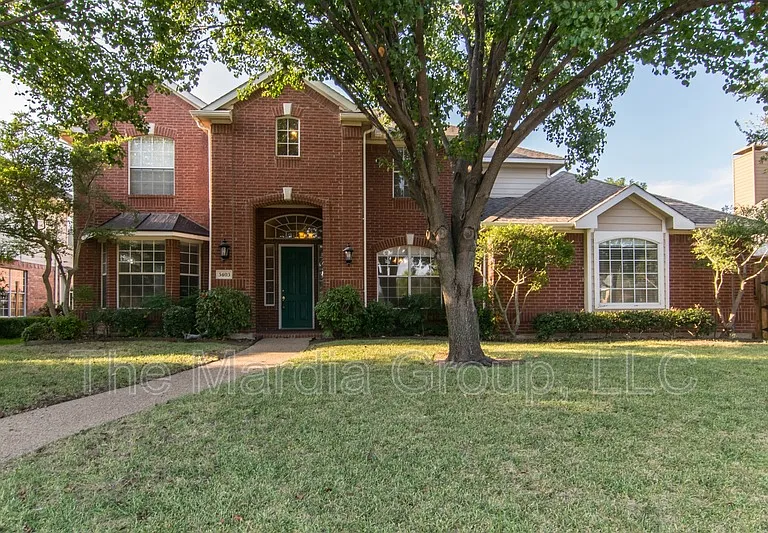 5403 Exeter Dr — Photo 2