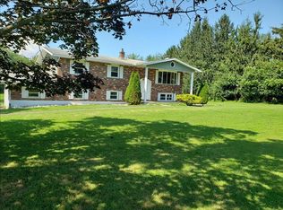 5843 Old Carriage Rd, Bath, PA 18014