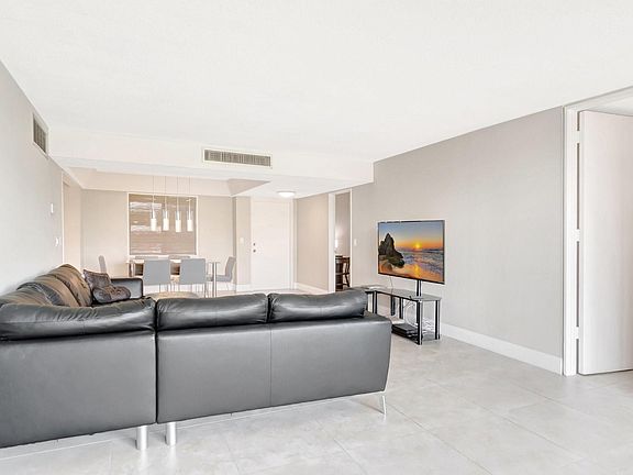 4th image of 501 SW 11th Place #403