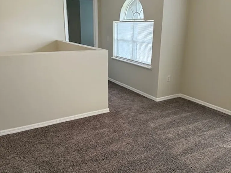 744 Paris Dr — Photo 13