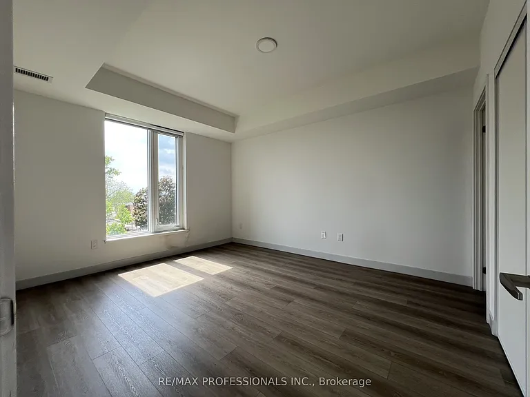 37 Antrim Cres #305 — Photo 23