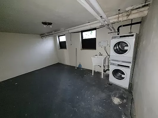 Rented by Halvatzis Realty | media 22