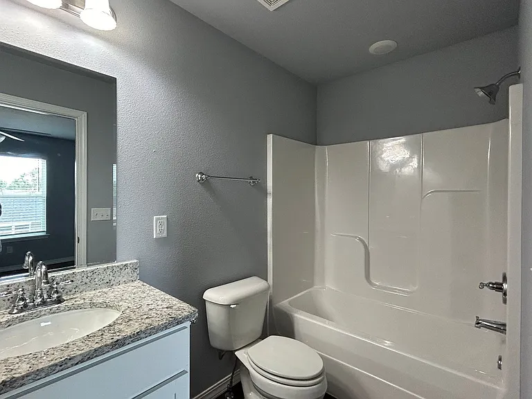 624 N 6th St #2 — Photo 17
