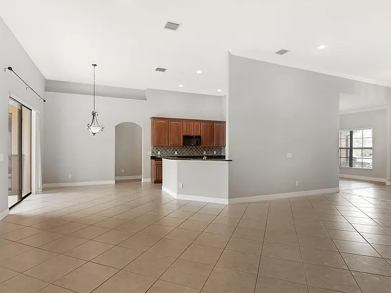 12615 20th St E — Photo 13