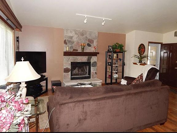 3rd image of N65W24537 Ivy Ave
