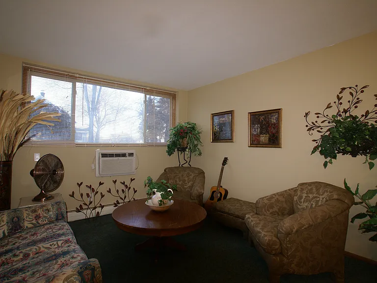 Powderhorn Park Apartments — Photo 7