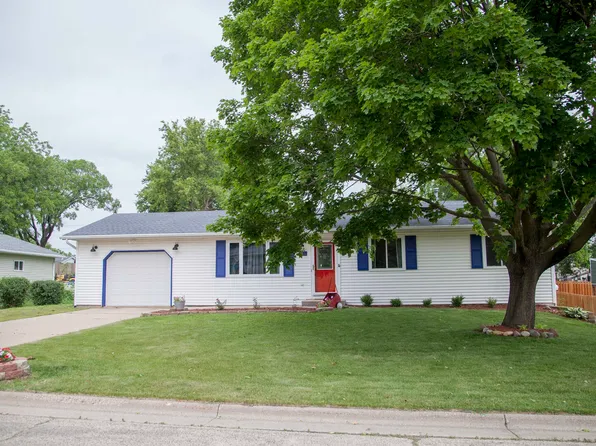 216 W Valley St, Dodgeville, WI 53533