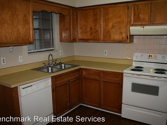 5th image of 751 Livingston Ct