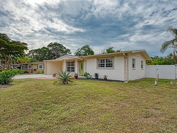 4th image of 728 Golf Dr