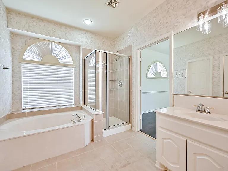 2716 Eastland Dr — Photo 20