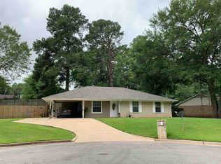 1102 America Dr, Longview, TX 75604