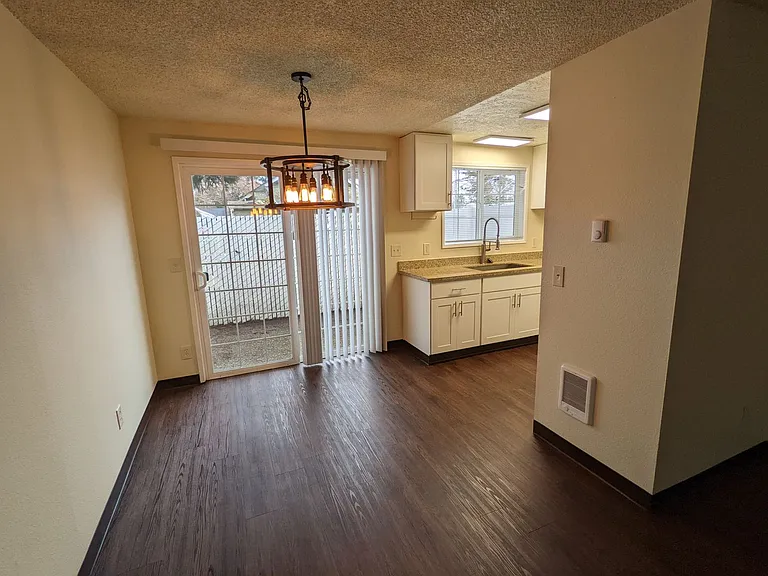 7833-7875 SE Johnson Creek Blvd — Photo 16