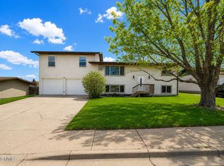 531 3rd Ave SE, Dickinson, ND 58601
