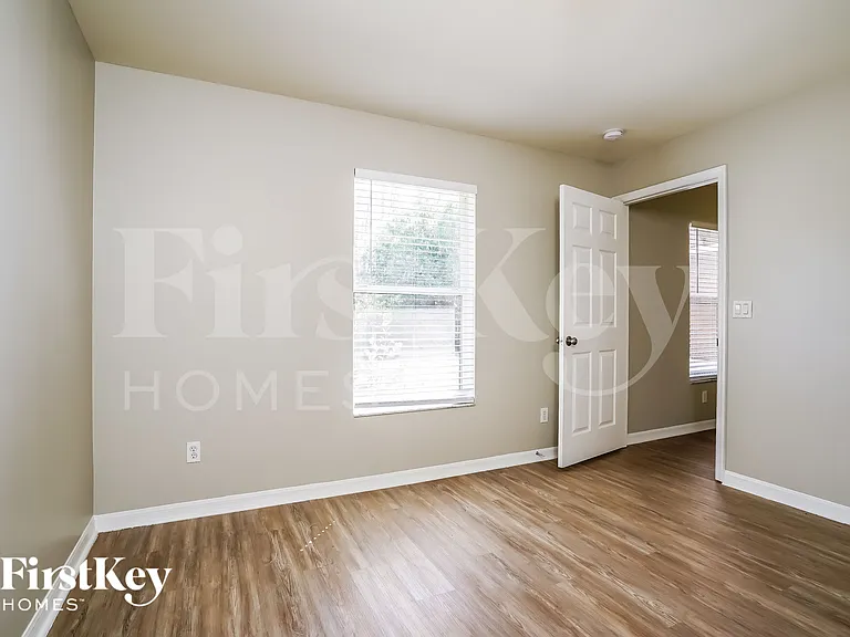 2023 Grayson Ave — Photo 11