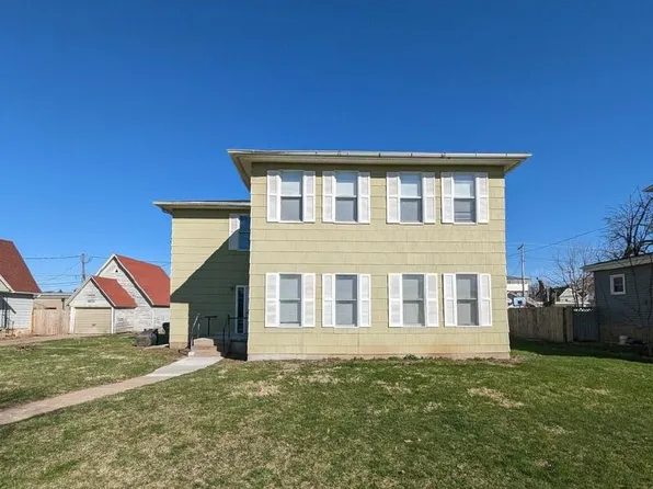 2315 Pershing Blvd, Clinton, IA 52732