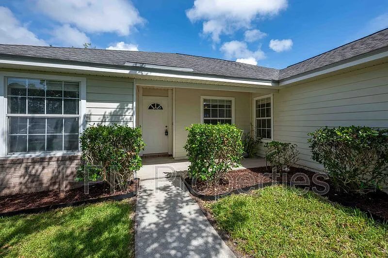 3 bed, 2.0 bath, 1362 sqft, $1,995 — Photo 3