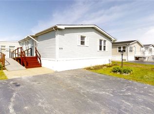 628 Birchwood Dr, Lockport, NY 14094