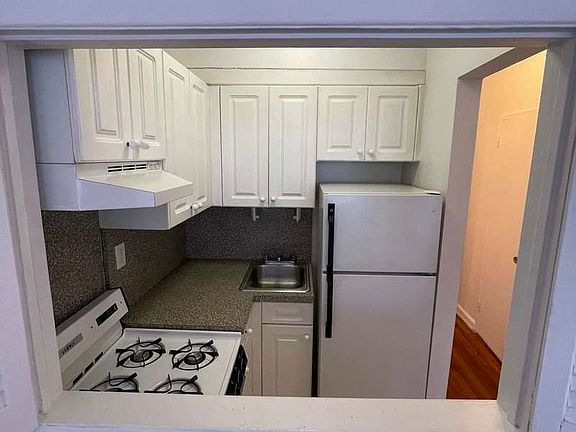 5th image of 336 E 73rd St APT 4C