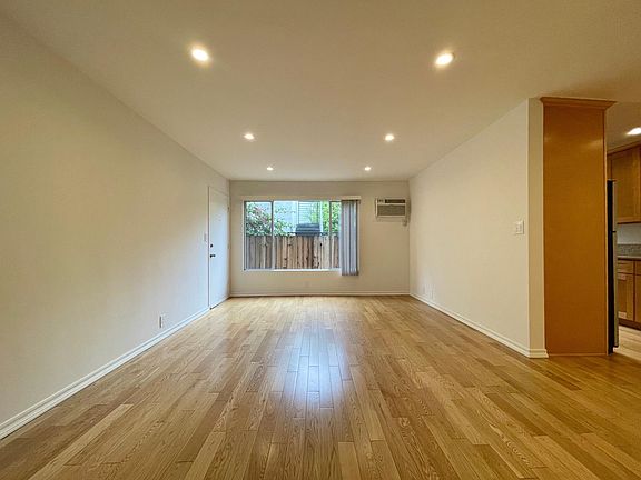 3rd image of 1037 N La Jolla Ave APT 3