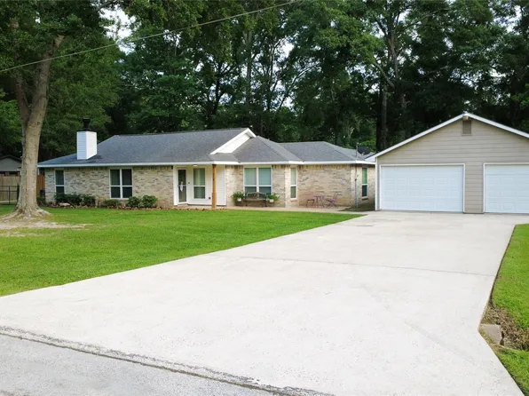 218 Holly Ln, New Caney, TX 77357