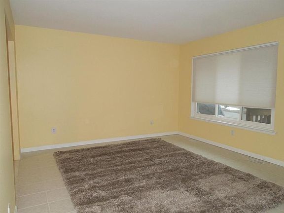 3rd image of 2115 Winewood Ave