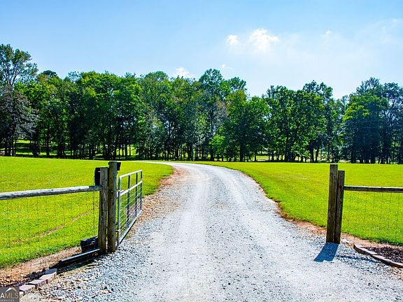 3rd image of 275 Happy Hollow Rd