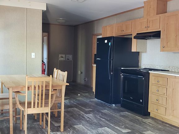 4th image of 405 S Boggie St