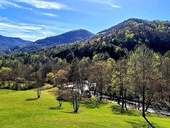 View of the neighborhood.
