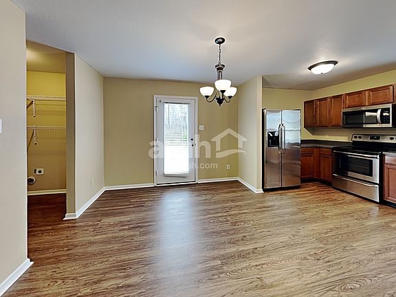 4th image of 2289 Seven Peaks Dr