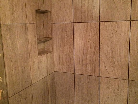 guest bath porcelain tub surround