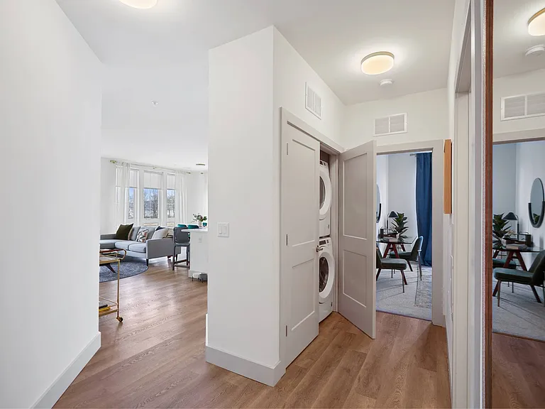 Emerson — Photo 22