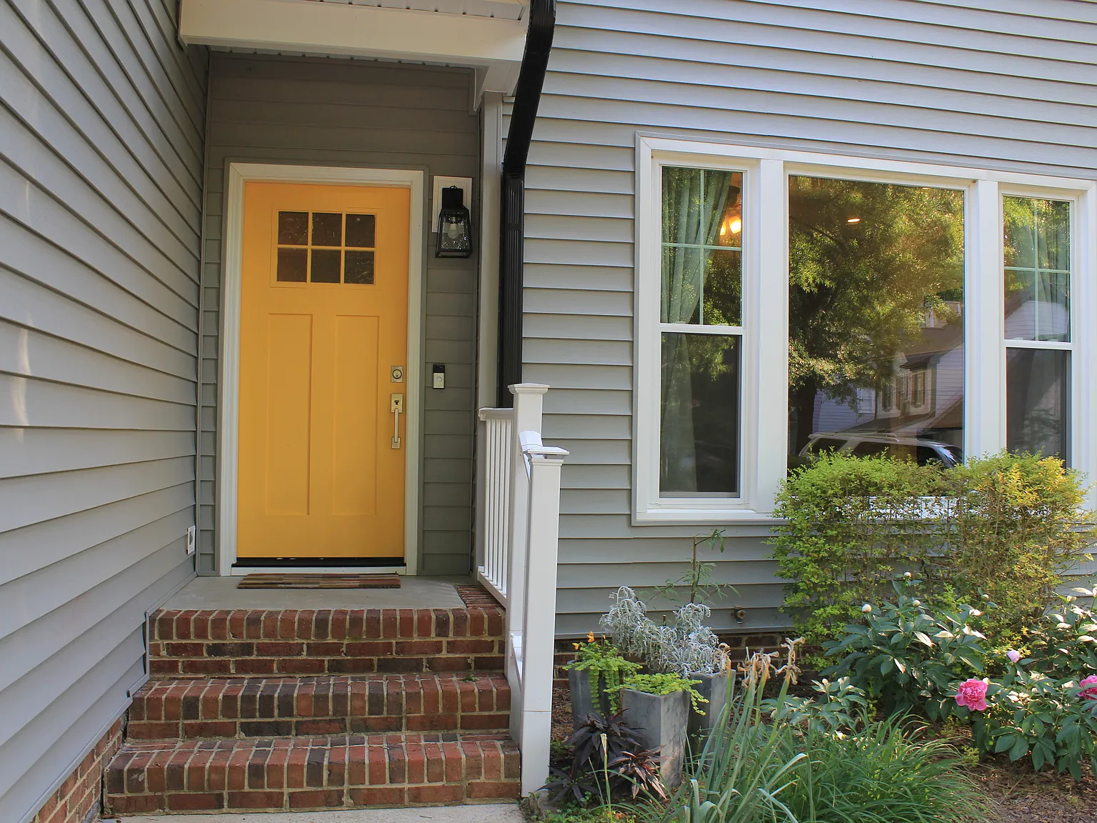4 bed, 2.5 bath, 2121 sqft, $2,600 — Photo 2