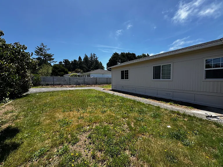 2026 Ridgewood Dr — Photo 4