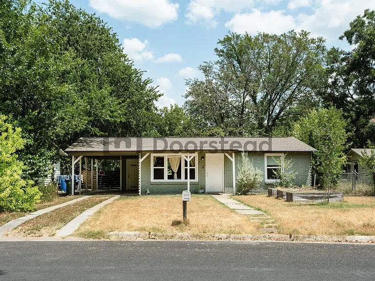 1109 Spur St — Photo 1
